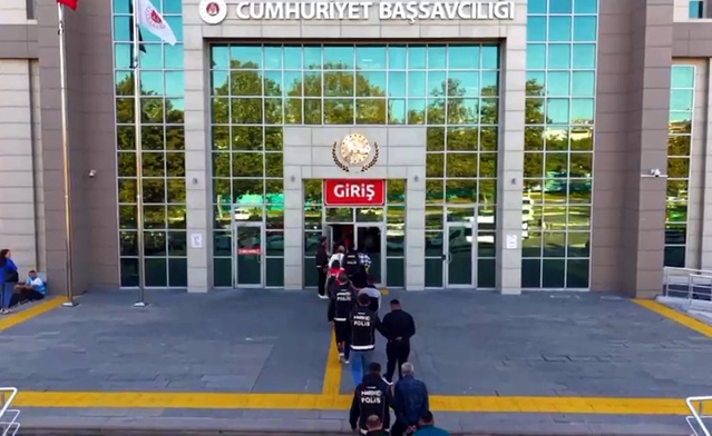 Tekirdağ'da sokak satıcılarına yönelik operasyonda 30 şüpheliden 25'i tutuklandı