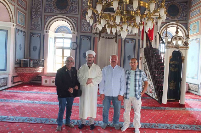 Edremit Güre'deki 1880 yapımı tarihi Merkez Camii ziyaretçilerin ilgisini çekiyor