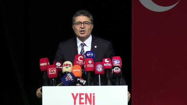 Ensar Aytekin, YENİ Parti İzmir İl Kongresi'nde divan başkanlığına seçildi