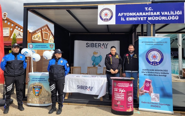 Afyonkarahisar'daki GastroAfyon'da emniyet ekipleri 2 bin 630 kişiyi bilgilendirdi