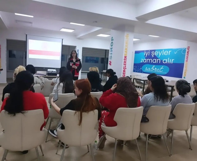 Sinop Aile ve Sosyal Hizmetler İl Müdürlüğü Gerze'de kadına şiddet semineri verdi