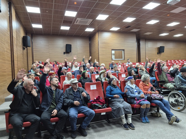 Yeni Parti Çamlıhemşin'de Özgür Parlağı tek listeyle yeniden başkan seçildi