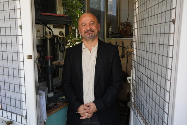 Kanada'da 'En İyi Yönetmen' ödülünü AÜ'nün 'Bıçak Kütüphanesi' belgeseli aldı