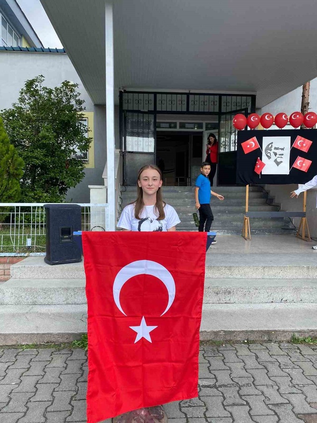 Zonguldak Ereğli'de ortaokul öğrencileri Cumhuriyet'in 103. yılını kutladı