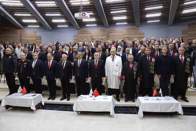 Fırat Üniversitesi'nde 2026-2027 akademik yılı Vali Hatipoğlu'nun dersiyle başladı
