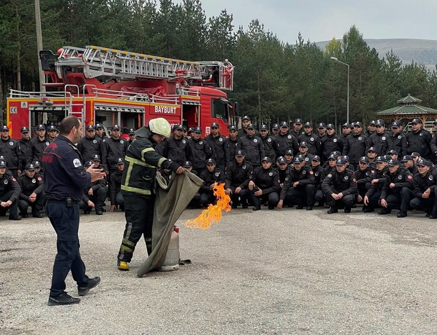 Bayburt POMEM'de yangın tatbikatı yapıldı, öğrenci ve personele eğitim verildi