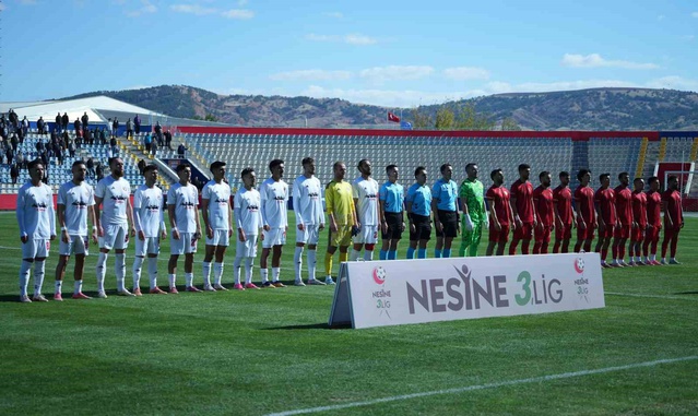 Kırıkkale FK, 10 kişi kalan Yeni Mersin İdmanyurdu'nu 3-0 yenip ilk galibiyetini aldı