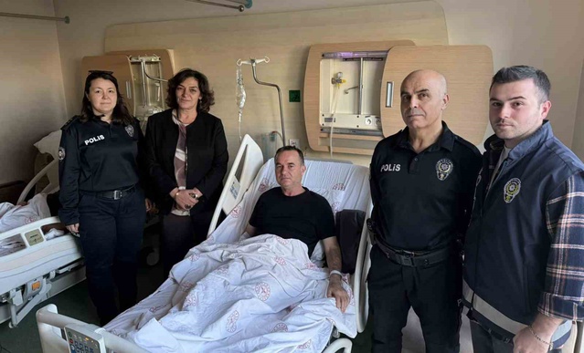 Düzce'de Şule Ergüder tedavi gören polisi ziyaret etti, bebekli aileyi tebrik etti