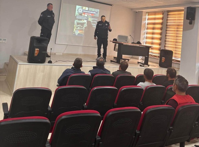 Bayburt Aydıntepe'de ruhsatlı silah sahiplerine güvenli saklama eğitimi verildi