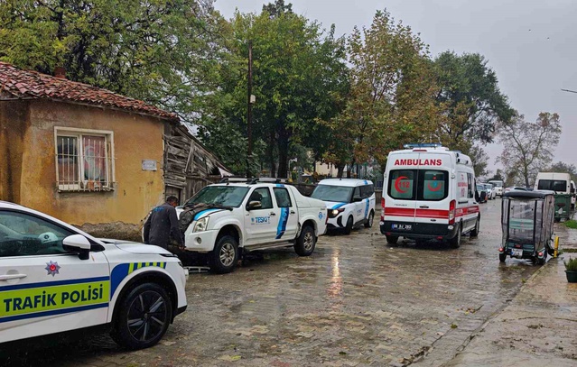 Tekirdağ Malkara'da motosiklet TESKİ aracının altına girdi, sürücüsü yaralandı