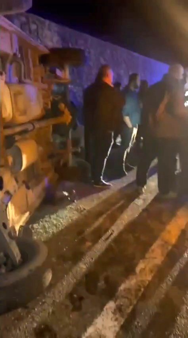 Batman-Hasankeyf kara yolunda yan yatan minibüste 6 kişi yaralandı