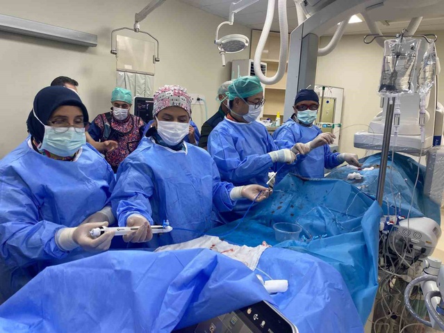 GAÜN Çocuk Hastanesi Türkiye'de ilk kez yeni nesil pulmoner kapağı 3 hastada uyguladı