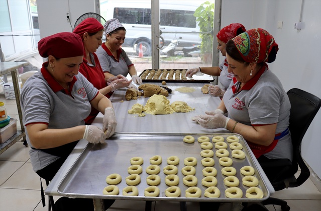 Depremzede kadın girişimci prefabrik çarşıda başladı, 5 şube açıp 40 kadına iş verdi