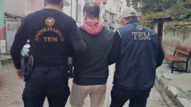 Afyonkarahisar'da ByLock kullanıcısı FETÖ hükümlüsü gizli bölmede yakalanıp tutuklandı