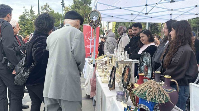 Burdur'da Dünya Yaşlılar Günü yürüyüşü Cumhuriyet Meydanı'na ulaştı