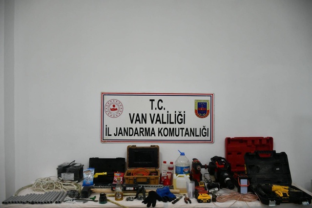 Van Gürpınar'da tarihi esere zarar veren 5 şüpheli yakalandı, 7 patlayıcı imha edildi