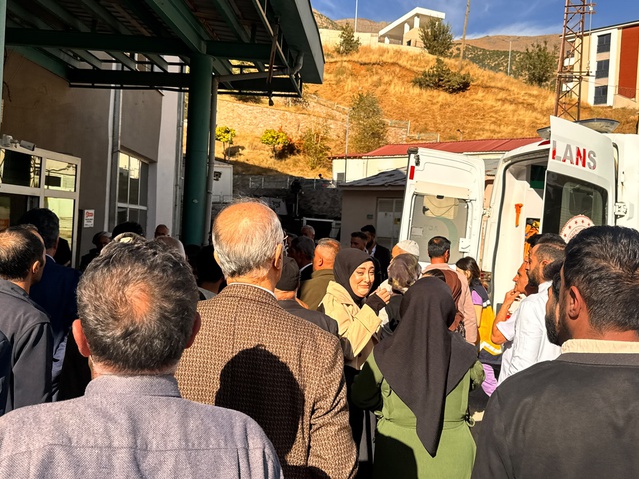 Hakkari Şemdinli'de lastik patladı, 2 yaşındaki çocuk öldü, 7 kişi yaralandı
