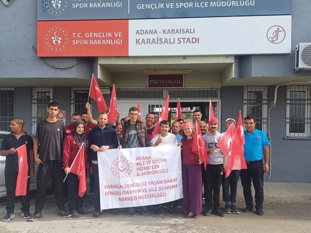 Umut Evleri'ndeki özel bireyler Adana'da yürüyüş ve koşu etkinliğinde buluştu