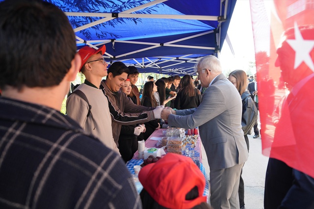 Çubuk'ta öğrencilerden Türk Silahlı Kuvvetlerini Güçlendirme Vakfına destek kermesi
