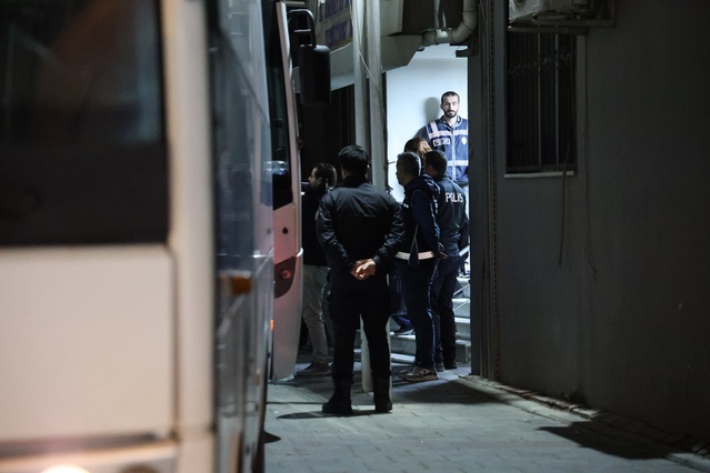 İzmir'de Bayraklı ve BAYBEL soruşturmasında Sandal dahil 43 şüpheli adliyeye sevk edildi