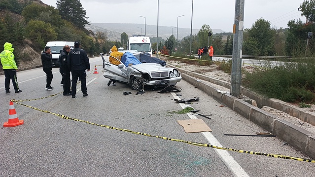 Düğüne giden aile kaza yaptı! 1 kişi hayatını kaybetti, 4 yaralı