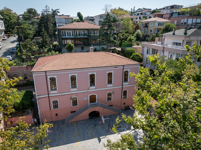 Sarıyer'de 1870'te yaptırılan Emirgan İlkokulu 156 yıllık binada eğitimini sürdürüyor