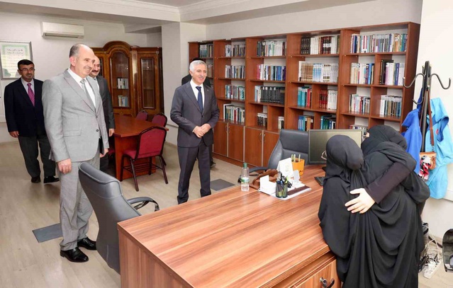 Siyam ikizleri Ayşe ve Sema, azimleriyle örnek oluyor