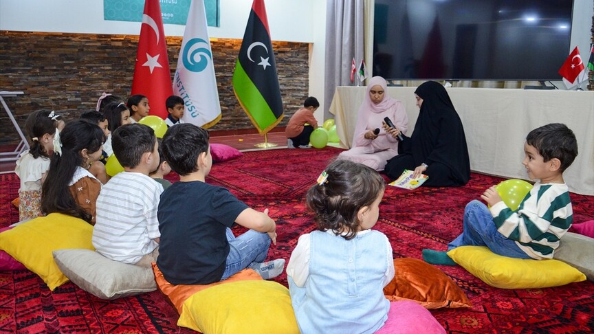 YEE, Trablus'ta Libyalı ve Türk minikler için iki dilde etkileşimli hikaye okuma etkinliği düzenledi