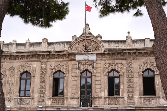 İzmir'de 158 yıldır eğitim veren Mithatpaşa Lisesi 9. sınıf kontenjanını doldurdu