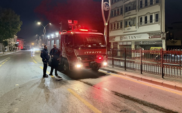 Sakarya Adapazarı'nda zincirleme kazaya 3 araç karıştı, 4 kişi yaralandı
