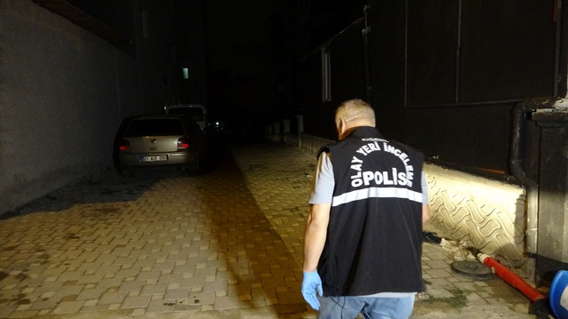 Adana Sarıçam'da 3. kattan düşen kişi yaşamını yitirdi, 2 kişi gözaltına alındı