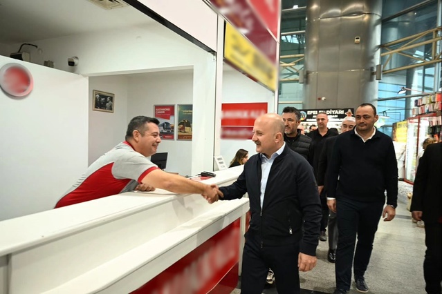 Aydın Valisi Varol, otobüs terminalinde hizmetler hakkında bilgi aldı