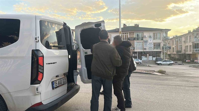 Burdur'da 72 yaşındaki adamın darp ve boş senet imzalatma iddiasıyla 2 şüpheli tutuklandı