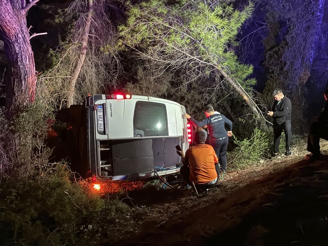 Antalya Kumluca'da dağcıları taşıyan minibüs şarampole devrilince 15 kişi yaralandı