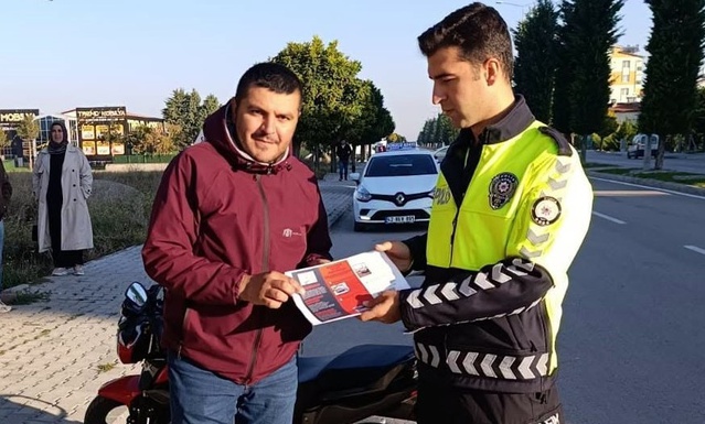 Konya Beyşehir'de engelli ve yaşlılar için 'Trafikte Beni Görün' broşürleri dağıtıldı