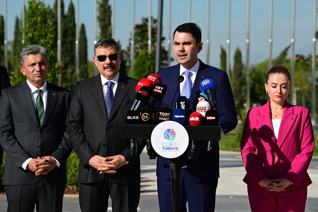 Bakan Kurum, Antalya'da COP31 alanında incelemelerde bulundu: