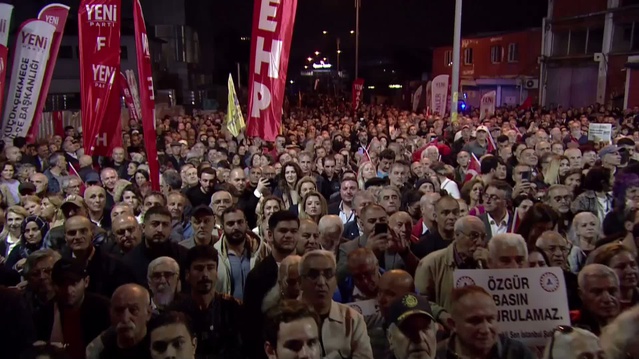 Özgür Özel, Halk TV'ye kayyım protestosunda CHP liderini isim vermeden eleştirdi