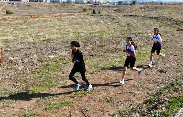Kütahya'da Cumhuriyet Koşusu'nda 100 sporcu koştu, dereceliler Ankara'da yarışacak