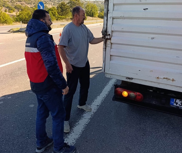 Tavşanlı'da kayıt dışı hayvan sevkiyatına karşı emniyet güçleriyle denetim yapıldı