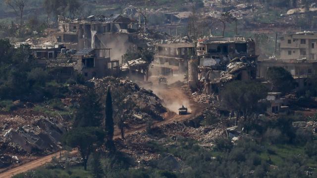 Soykırımcı İsrail ordusu, ateşkese rağmen Lübnan'ın güneyine saldırılarını sürdürdü