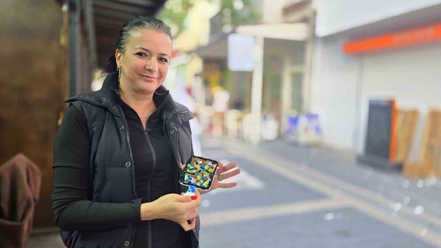 Bandırma Sanat Sokağı'nda cam mozaik atölyesinde katılımcılar kendi eserlerini üretti