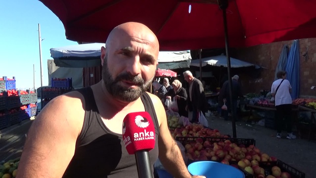 Sinop halk pazarında esnaf 35 liraya mandalina satamıyor, tezgahlarda satış yok