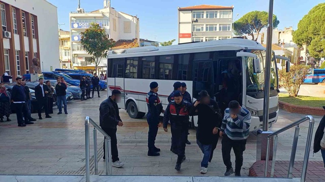 Aydın'da Köşk ve Efeler'de düzenlenen operasyonda 71 şüpheliden 3'ü tutuklandı