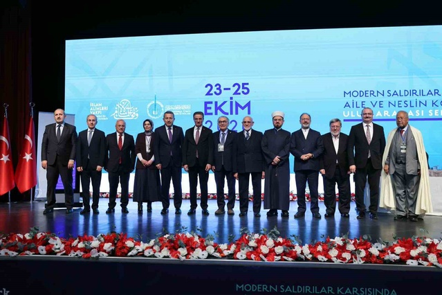 Atatürk Üniversitesinde 9 ülkeden aile sempozyumu üç günde sona erdi