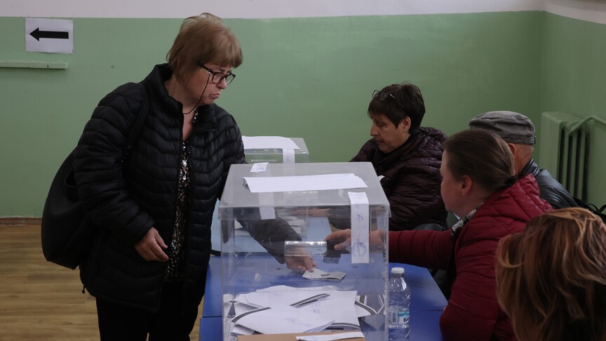 Bulgaristan'da halk cumhurbaşkanı seçimi için sandık başında