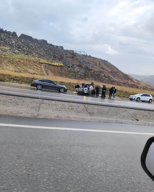 Siirt-Kurtalan karayolunda otomobil takla attı, araçtaki 2 kişi yaralandı