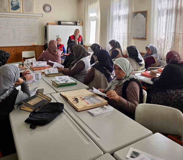 Afyonkarahisar Değirmenayvalı'da kadın çiftçilere zoonoz ve hijyen eğitimi verildi