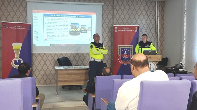 Kütahya'da okul servislerinde denetim ve personel bilgilendirmesi yapılıyor