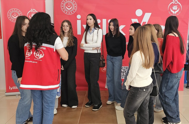 Bakanlığın gönüllülük platformu Samsun Kitap Fuarı'nda ziyaretçilerle buluştu
