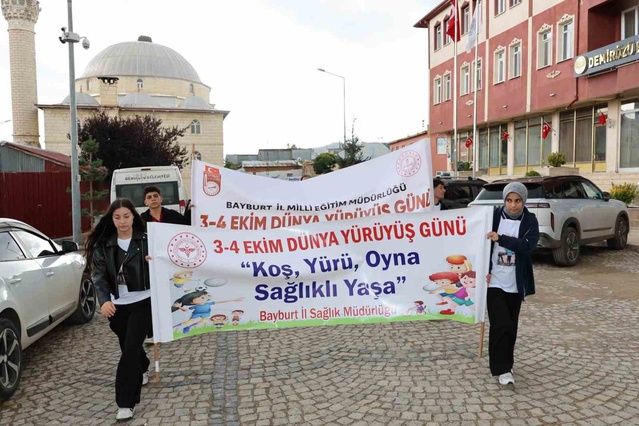 Bayburt Aydıntepe ve Demirözü'nde meme kanserinde erken tanı için yürüyüş düzenlendi.